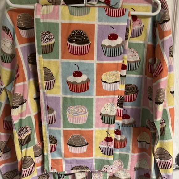 NWT PJ Salvage Size M Flannel Cupcake Print PJ Set *Price Firm* - Picture 3 of 5